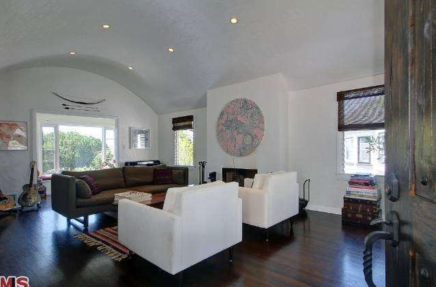 4193 HOLLY KNOLL